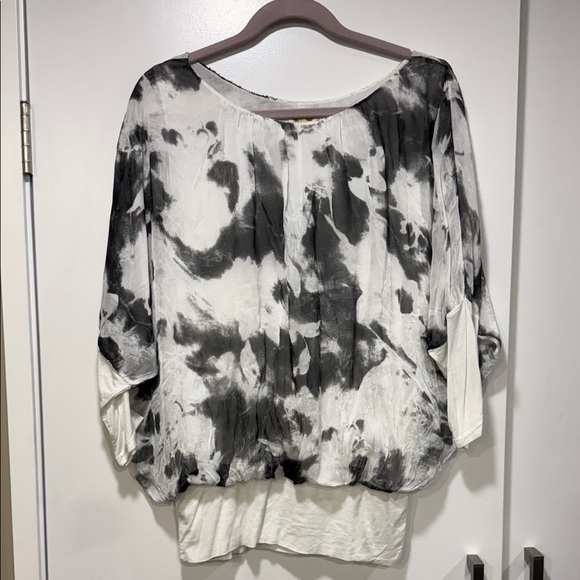 Giusy Tops - Elegant Monochrome Blouse